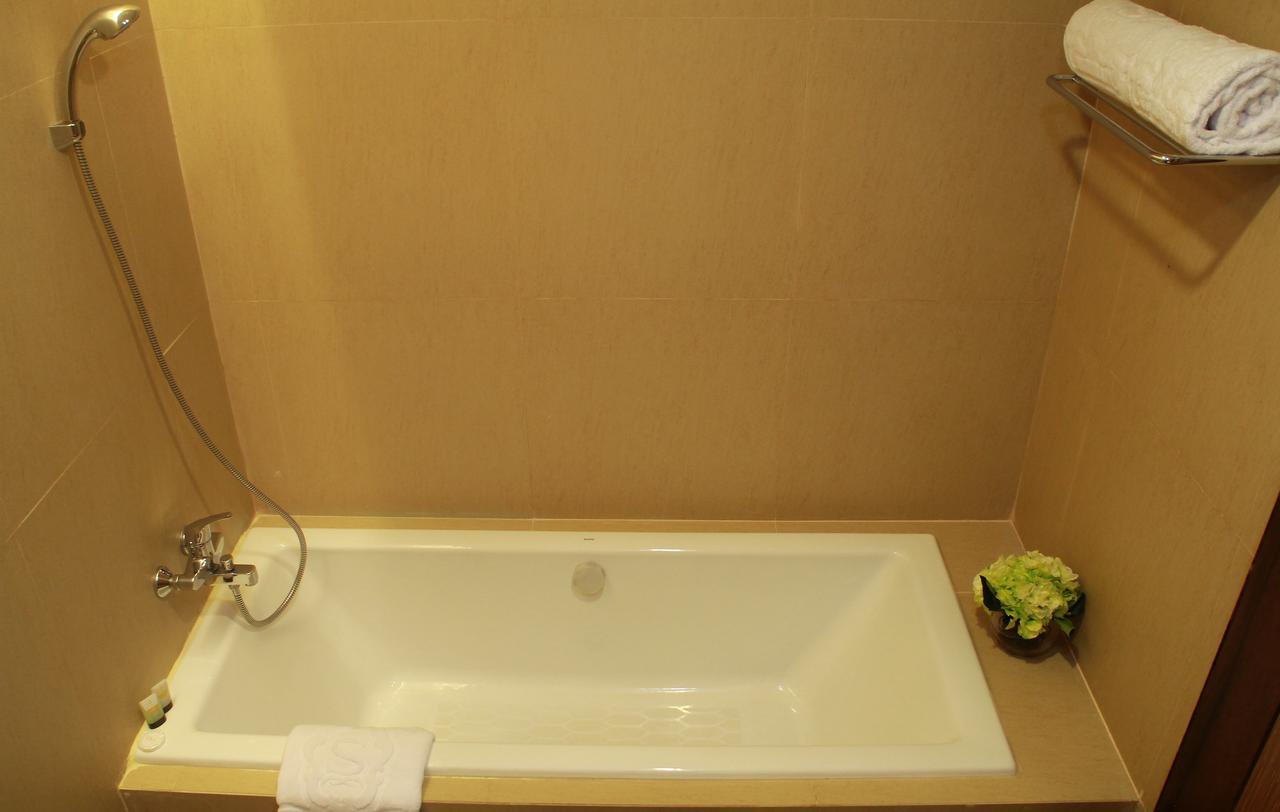 Sutanraja Hotel Kotamobagu Kültér fotó