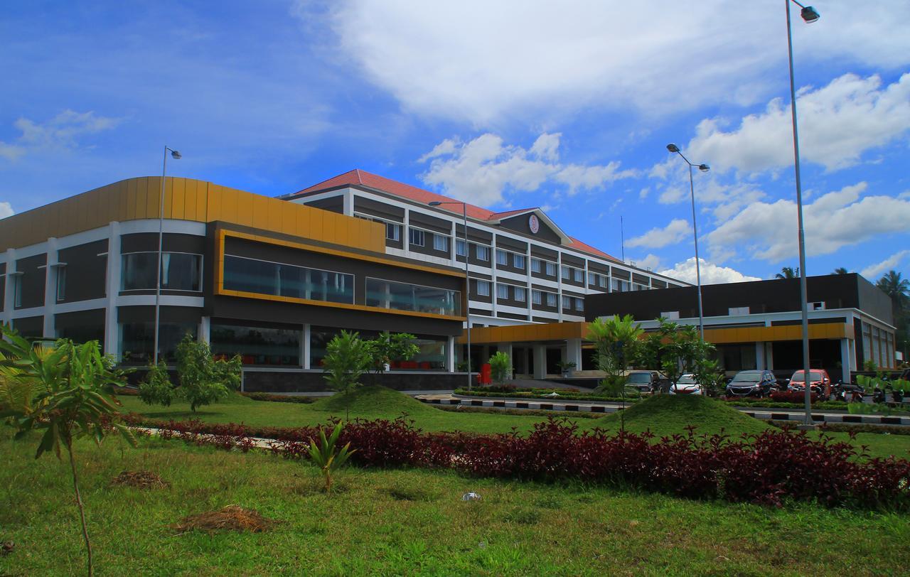 Sutanraja Hotel Kotamobagu Kültér fotó