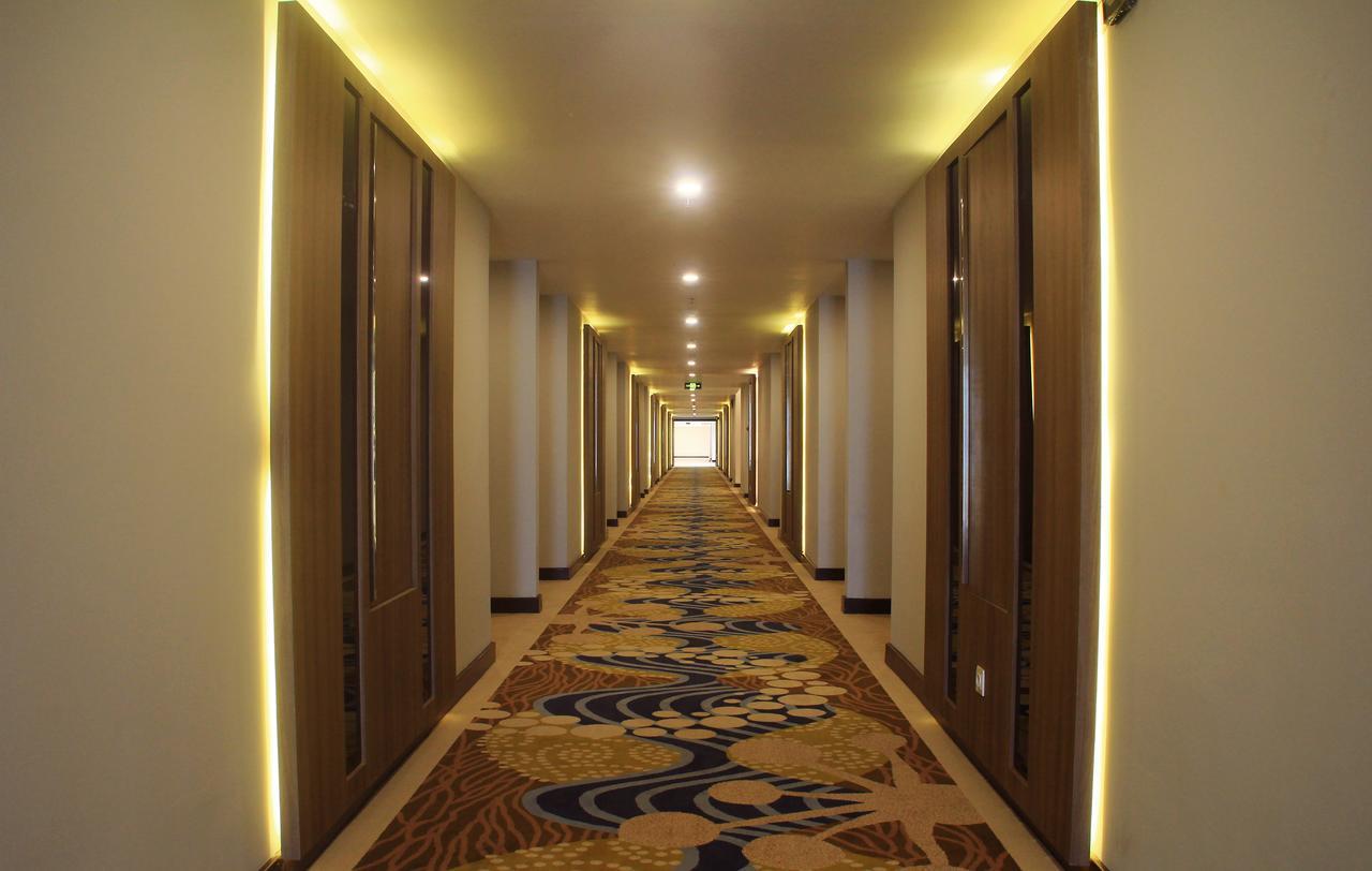 Sutanraja Hotel Kotamobagu Kültér fotó
