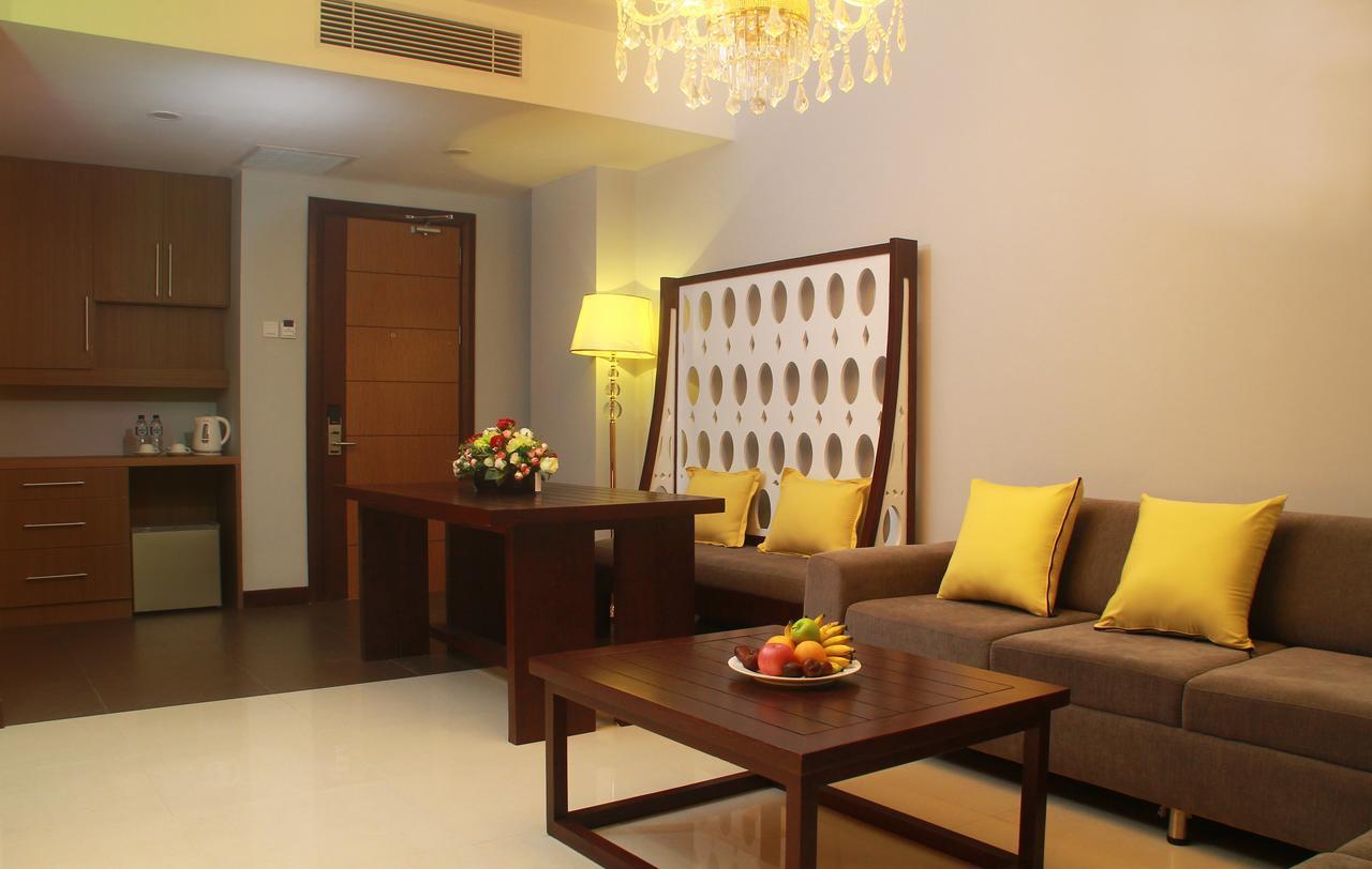 Sutanraja Hotel Kotamobagu Kültér fotó