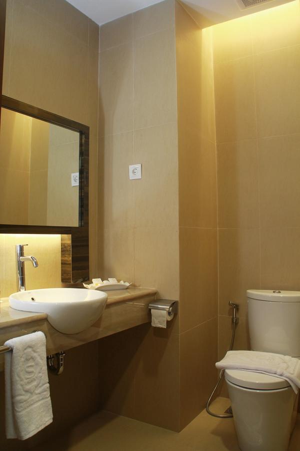 Sutanraja Hotel Kotamobagu Kültér fotó