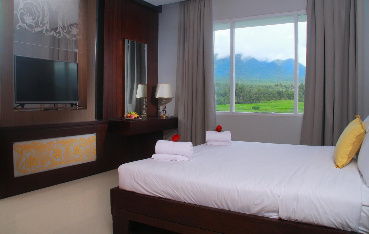 Sutanraja Hotel Kotamobagu Kültér fotó