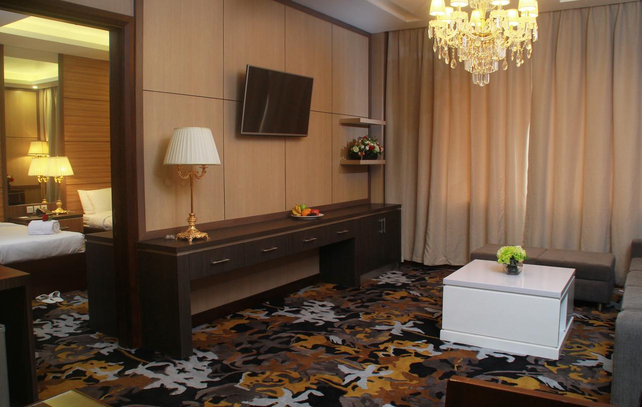 Sutanraja Hotel Kotamobagu Kültér fotó